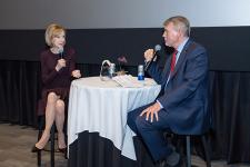 Judy Woodruff speaks with Dean Fritz Mayer at the 2024 Korbel Honors event.