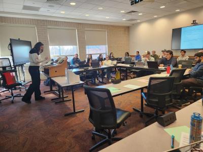 Student volunteers at a VITA training session